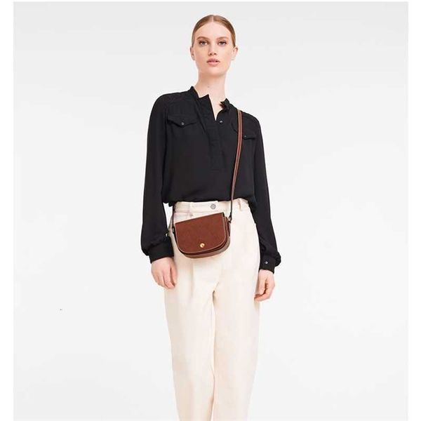 foreign 2023 saddle trade bag fashion versatile contrast small color crossbody shoulder square french with gift box, Red;black
foreign 2023 saddle trade bag fashion versatile contrast small color crossbody shoulder square french with gift box, Red;black