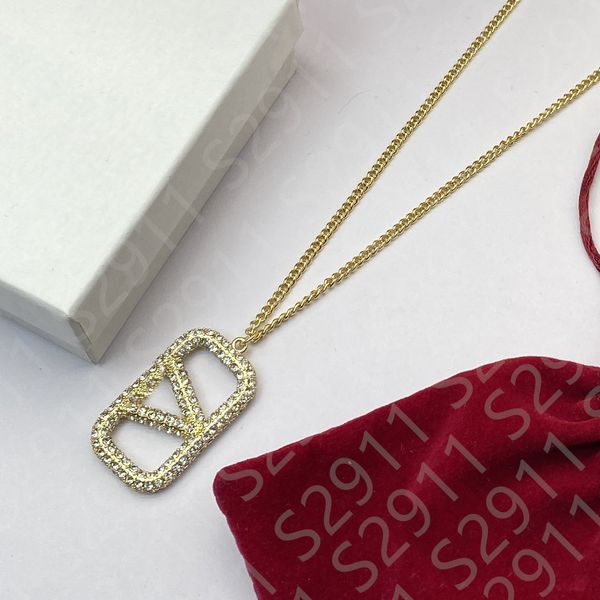 luxury designer pendant necklaces stainless steel classic simple v letter crystal rhinestone necklace women wedding jewelry no box, Silver
luxury designer pendant necklaces stainless steel classic simple v letter crystal rhinestone necklace women wedding jewelry no box, Silver