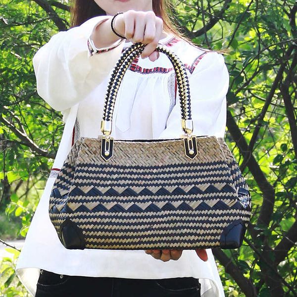 ethnic grass woven bag handmade rattan grass woven women's bag holiday beach bag black stripe japanese and korean style
ethnic grass woven bag handmade rattan grass woven women's bag holiday beach bag black stripe japanese and korean style