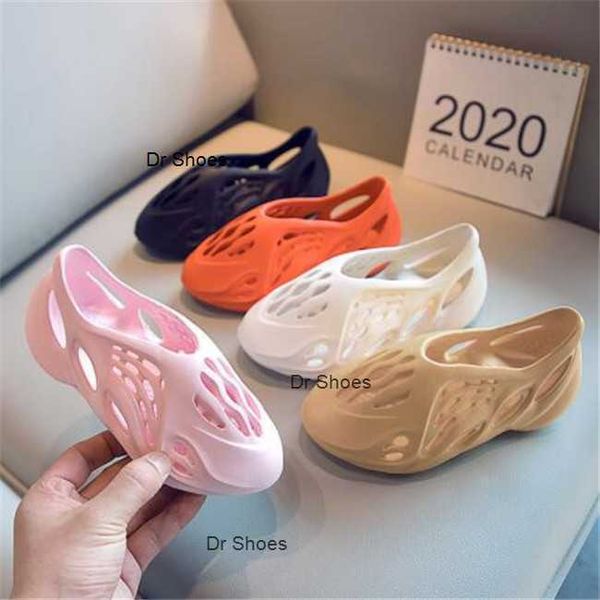 fashion kids slippers foams runer konye slides sandals outdoor shoes toddlers childrens triple red white black desert sand bone resin, Black;white
fashion kids slippers foams runer konye slides sandals outdoor shoes toddlers childrens triple red white black desert sand bone resin, Black;white