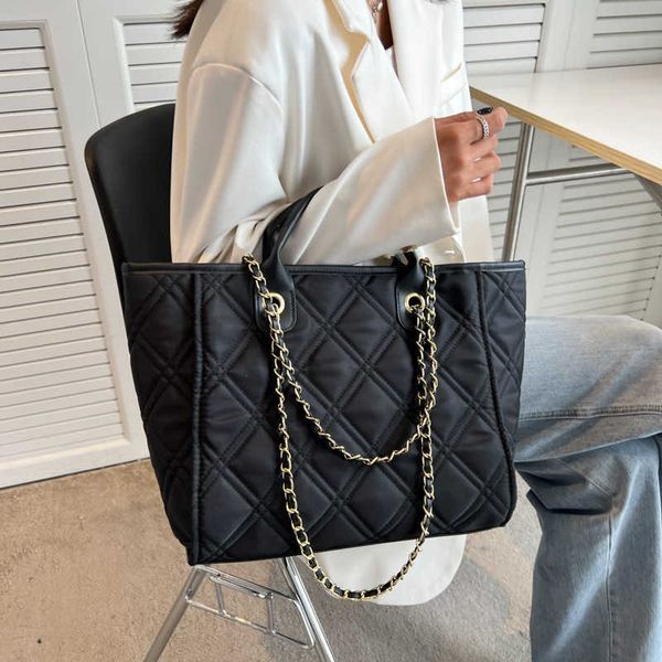 large capacity bag women's new fashion chain small fragrance single shoulder tote bag simple handbag
large capacity bag women's new fashion chain small fragrance single shoulder tote bag simple handbag