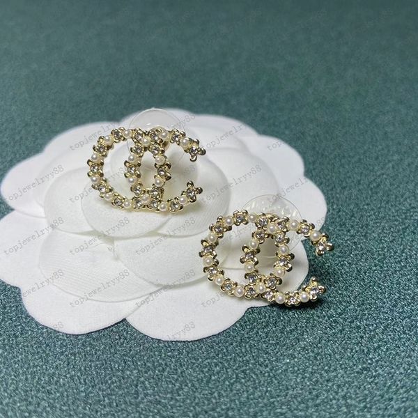 2023 geometric round pearl stud charm earrings luxury designer womens letter crystal rhinestone earring 18k gold plated women wedding party, Golden;silver
2023 geometric round pearl stud charm earrings luxury designer womens letter crystal rhinestone earring 18k gold plated women wedding party, Golden;silver