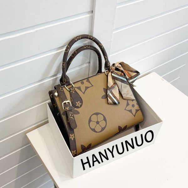 bag women new fashion simple flower silk scarf handheld shoulder bag fashion texture small square bag
bag women new fashion simple flower silk scarf handheld shoulder bag fashion texture small square bag