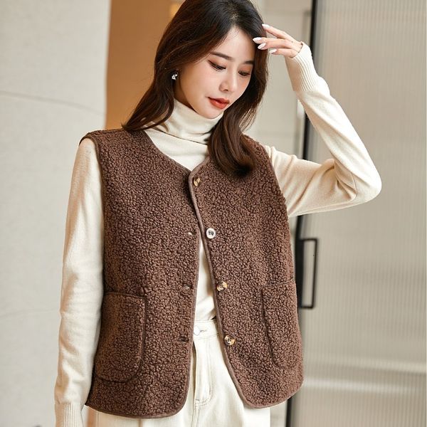 women's vests women winter fleece vests short bright color vest cotton padded jacket sleeveless female winter waistcoat vest 230322, Black;white
women's vests women winter fleece vests short bright color vest cotton padded jacket sleeveless female winter waistcoat vest 230322, Black;white