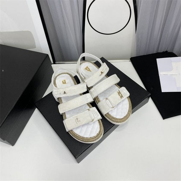 fashion women's sandals 2023 channel luxury brand letter logo summer women's high heels men's casual student flats 05-018, Black
fashion women's sandals 2023 channel luxury brand letter logo summer women's high heels men's casual student flats 05-018, Black