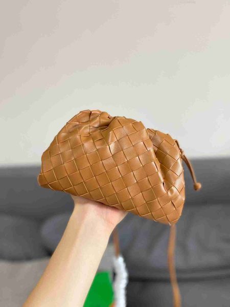 botega venates jodie mini teen intrecciato woven cloud cow leather pouch hand handwoven women's messenger bag 5l7r
botega venates jodie mini teen intrecciato woven cloud cow leather pouch hand handwoven women's messenger bag 5l7r