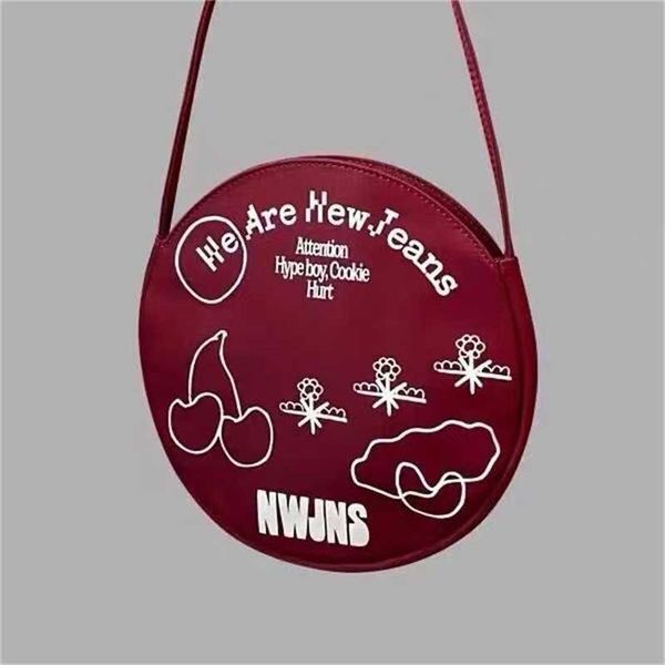 shoulder kpop jeans haerin bag fashion pu minji concert we are hanni newjeans round handbag fans collection gifts j9, Red;black
shoulder kpop jeans haerin bag fashion pu minji concert we are hanni newjeans round handbag fans collection gifts j9, Red;black