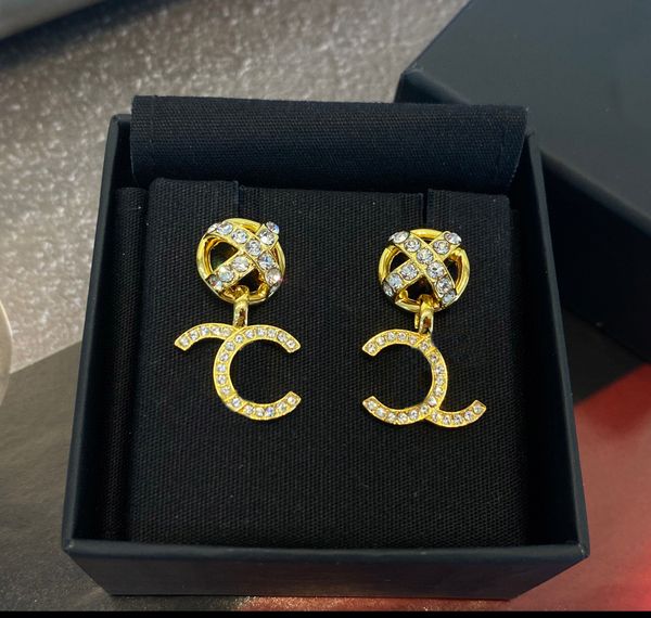 2023 luxury quality charm drop earring with diamond and hollow design in 18k gold plated have box stamp ps7668a, Golden
2023 luxury quality charm drop earring with diamond and hollow design in 18k gold plated have box stamp ps7668a, Golden