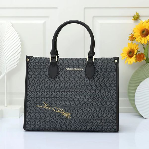 shoulder bags designer k-letter printing tote women handbag splice crobody shopping large capacity knitted hand strap leather letter print l
shoulder bags designer k-letter printing tote women handbag splice crobody shopping large capacity knitted hand strap leather letter print l