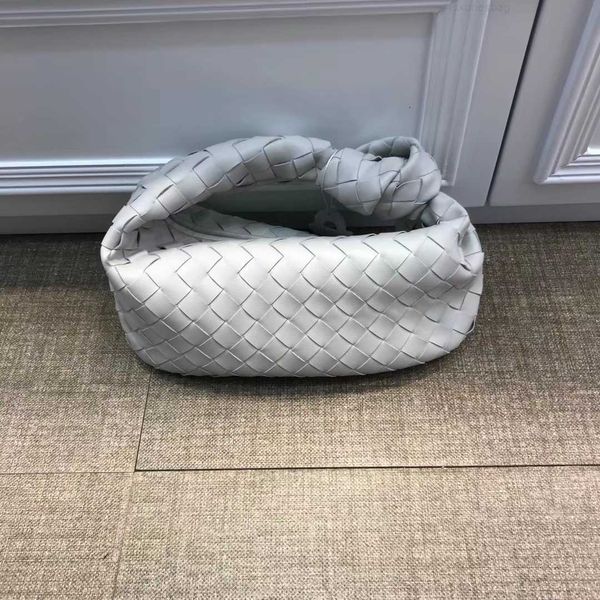 botega venates jodie mini teen intrecciato pouch spring soft cowhide woven croissant knotted large capacity pleated dumplings handbag female
botega venates jodie mini teen intrecciato pouch spring soft cowhide woven croissant knotted large capacity pleated dumplings handbag female