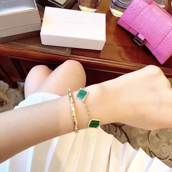 van clover bracelet 15mm four leaf pendant for woman chain bracelet 18k gold agate shell mother-of-pearl wedding, Golden;silver
van clover bracelet 15mm four leaf pendant for woman chain bracelet 18k gold agate shell mother-of-pearl wedding, Golden;silver