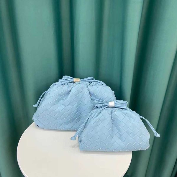 botega venates jodie mini teen intrecciato pouch woven cloud soft skin dumpling trend single shoulder diagonal cross hand holding small wome
botega venates jodie mini teen intrecciato pouch woven cloud soft skin dumpling trend single shoulder diagonal cross hand holding small wome
