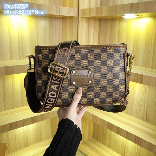 wholesale ladies shoulder bag 2 colors simple and versatile contrast retro backpack street popular plaid handbag lightweight wear-resistant
wholesale ladies shoulder bag 2 colors simple and versatile contrast retro backpack street popular plaid handbag lightweight wear-resistant