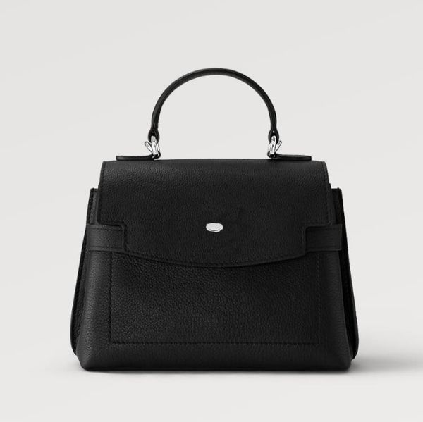 fashion crossbody bag outdoor women's shoulder bag cowhide metal logo design handbag
fashion crossbody bag outdoor women's shoulder bag cowhide metal logo design handbag