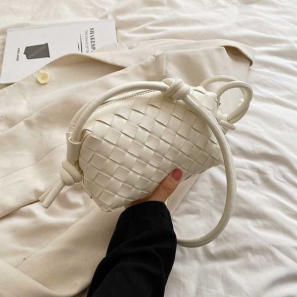 botega venates jodie mini teen intrecciato pouch small women's soft woven bag mini single shoulder crossbody backpack plaid square vers
botega venates jodie mini teen intrecciato pouch small women's soft woven bag mini single shoulder crossbody backpack plaid square vers