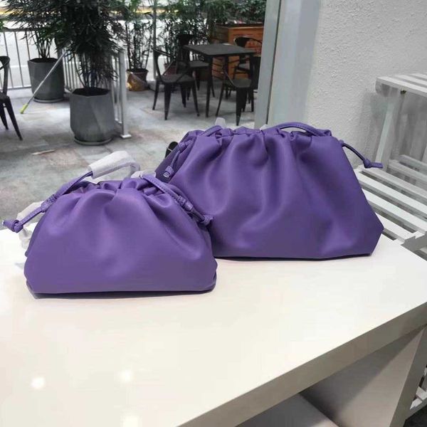 botega venates jodie mini teen intrecciato pouch cloud net red same leather women's solid color trend single shoulder messenger bag dum
botega venates jodie mini teen intrecciato pouch cloud net red same leather women's solid color trend single shoulder messenger bag dum