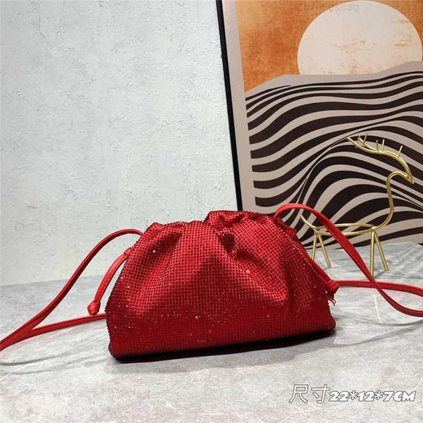 botega venates jodie mini teen intrecciato small crystal diamond cloud fashion trend versatile one shoulder messenger soft leather dumpling
botega venates jodie mini teen intrecciato small crystal diamond cloud fashion trend versatile one shoulder messenger soft leather dumpling
