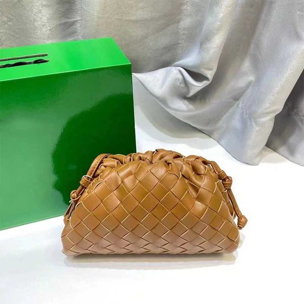 botega venates jodie mini teen intrecciato pouch leather hand woven cloud leather wrinkled dumpling women's bag single shoulder messeng
botega venates jodie mini teen intrecciato pouch leather hand woven cloud leather wrinkled dumpling women's bag single shoulder messeng