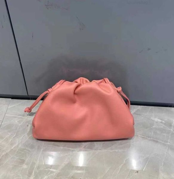 botega venates jodie mini teen intrecciato pouch cloud clip cowhide women's solid color fashion one shoulder crossbody dumpling handhel
botega venates jodie mini teen intrecciato pouch cloud clip cowhide women's solid color fashion one shoulder crossbody dumpling handhel