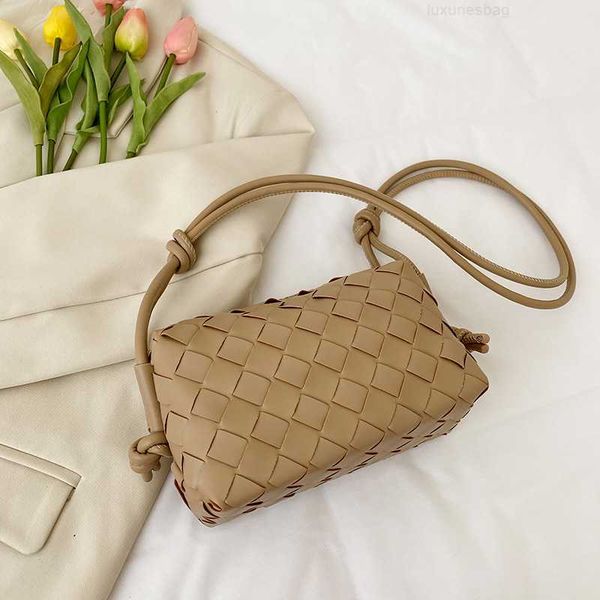 botega venates jodie mini teen intrecciato pouch personalized ins diamond plaid woven small square bag fashionable texture soft leather hand
botega venates jodie mini teen intrecciato pouch personalized ins diamond plaid woven small square bag fashionable texture soft leather hand
