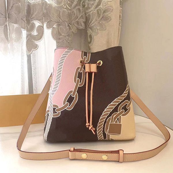 fashion bucket bag large capacity shopping tote bags women printing shoulder handbags classic colored cowhide trim adjustable strap metal ha
fashion bucket bag large capacity shopping tote bags women printing shoulder handbags classic colored cowhide trim adjustable strap metal ha