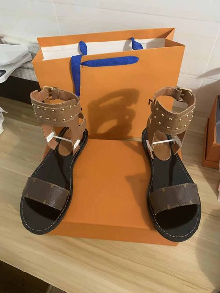 women's crocodile leather sandals flat sandals slippers roman l letter leather metal women's casual summer shoes 35-42, Black
women's crocodile leather sandals flat sandals slippers roman l letter leather metal women's casual summer shoes 35-42, Black