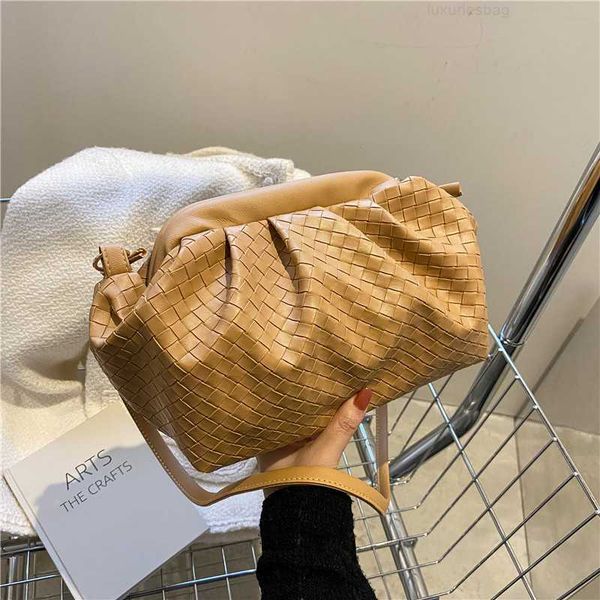 botega venates jodie mini teen intrecciato pouch small autumn fashion versatile niche design single shoulder underarm pleated crossbody clou
botega venates jodie mini teen intrecciato pouch small autumn fashion versatile niche design single shoulder underarm pleated crossbody clou