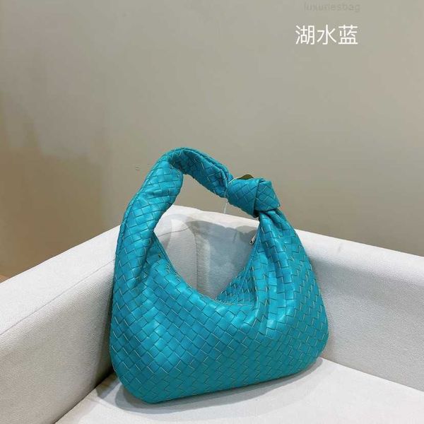 botega venates jodie mini teen intrecciato pouch women's net red horse karon knitted tote fashion versatile handheld one shoulder under
botega venates jodie mini teen intrecciato pouch women's net red horse karon knitted tote fashion versatile handheld one shoulder under