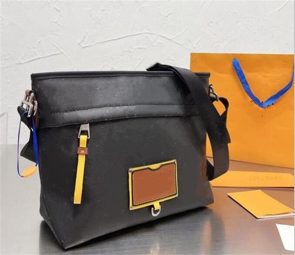 men voyager messenger bag mailman bags designer shoulder crossbody satchels mens luxurious letter printing cross-body backpack handbag fashi
men voyager messenger bag mailman bags designer shoulder crossbody satchels mens luxurious letter printing cross-body backpack handbag fashi