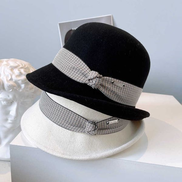 wide brim hats black cap female british wool hat fashion party flat hat chain strap and pin fedoras for woman for a street-style shooting g2, Blue;gray
wide brim hats black cap female british wool hat fashion party flat hat chain strap and pin fedoras for woman for a street-style shooting g2, Blue;gray