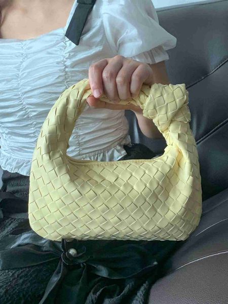 botega venates jodie mini teen intrecciato pouch ox horn carry women's popular hand woven bag bpwr
botega venates jodie mini teen intrecciato pouch ox horn carry women's popular hand woven bag bpwr