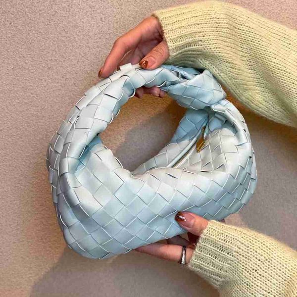 botega venates jodie mini teen intrecciato pouch spring soft cowhide woven croissant knotted large capacity pleated dumplings handbag female
botega venates jodie mini teen intrecciato pouch spring soft cowhide woven croissant knotted large capacity pleated dumplings handbag female