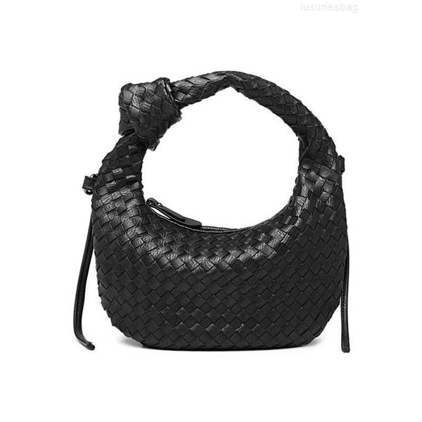 botega venates jodie mini teen intrecciato pouch woven oxhorn women's portable cloud version tide oneshoulder crossbody vegetable baske
botega venates jodie mini teen intrecciato pouch woven oxhorn women's portable cloud version tide oneshoulder crossbody vegetable baske