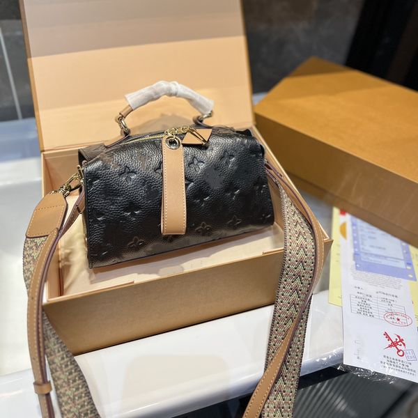 cc pillow shoulder bag 22 handbag grained genuine leather embossed letter tote bags crossbody purse high capacity
cc pillow shoulder bag 22 handbag grained genuine leather embossed letter tote bags crossbody purse high capacity