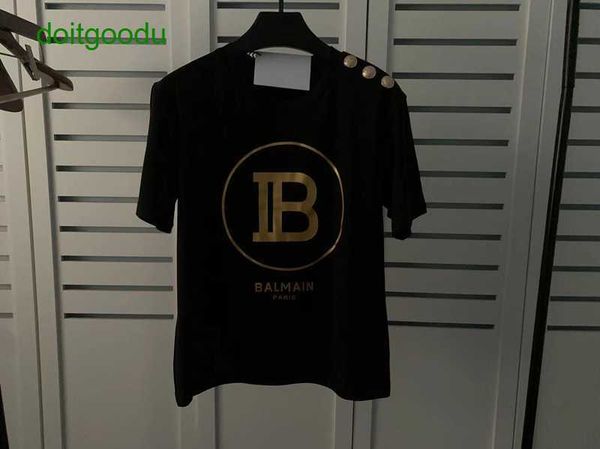 22ss spring summer new barmen cotton loose letter gold button pullover t-shirt ins couple t shirt, White
22ss spring summer new barmen cotton loose letter gold button pullover t-shirt ins couple t shirt, White