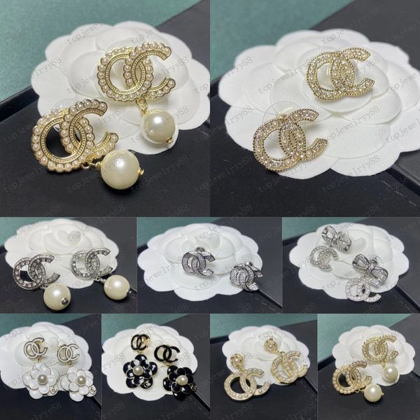 womens designers geometric round pearl stud charm earrings letter crystal rhinestone earring 18k gold plated women wedding party jewelry, Golden;silver
womens designers geometric round pearl stud charm earrings letter crystal rhinestone earring 18k gold plated women wedding party jewelry, Golden;silver