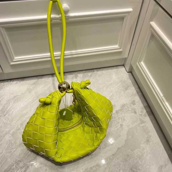 botega venates jodie mini teen intrecciato pouch leather women's woven dumpling golden ball underarm versatile shell single shoulder ha
botega venates jodie mini teen intrecciato pouch leather women's woven dumpling golden ball underarm versatile shell single shoulder ha