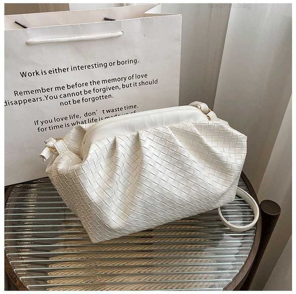 botega venates jodie mini teen intrecciato pouch cloud women's woven clip versatile one shoulder oblique span dumpling bag same fashion
botega venates jodie mini teen intrecciato pouch cloud women's woven clip versatile one shoulder oblique span dumpling bag same fashion