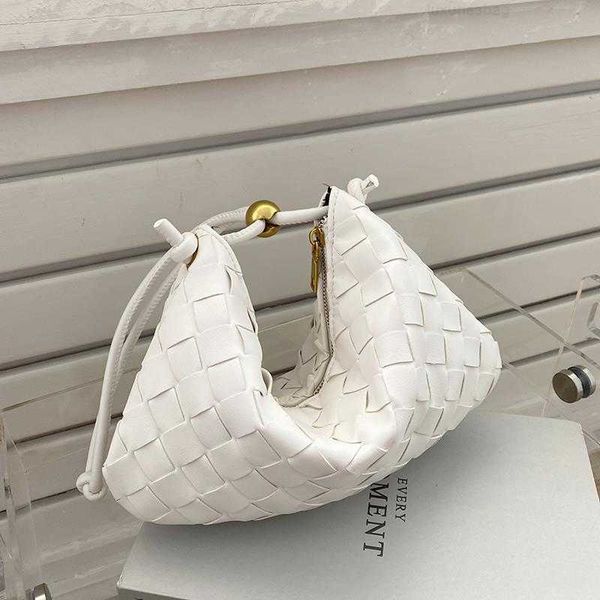 botega venates jodie mini teen intrecciato pouch small women's fashion knitted handheld shoulder personalized creativity advanced sense
botega venates jodie mini teen intrecciato pouch small women's fashion knitted handheld shoulder personalized creativity advanced sense