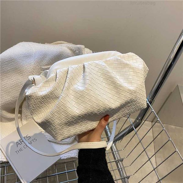 botega venates jodie mini teen intrecciato pouch small autumn fashion versatile niche design single shoulder underarm pleated crossbody clou
botega venates jodie mini teen intrecciato pouch small autumn fashion versatile niche design single shoulder underarm pleated crossbody clou