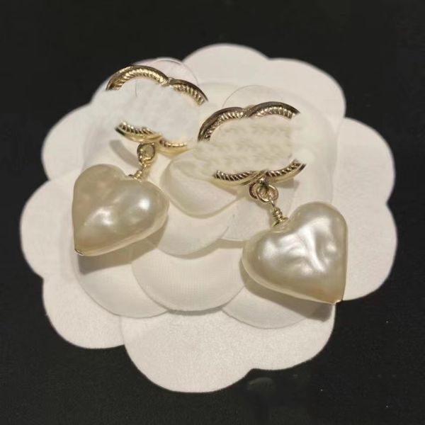 luxury fashion heart-shaped pearl stud earrings designer letter for woman earring jewelry wedding gifts s925 silver needle high quality, Golden;silver
luxury fashion heart-shaped pearl stud earrings designer letter for woman earring jewelry wedding gifts s925 silver needle high quality, Golden;silver