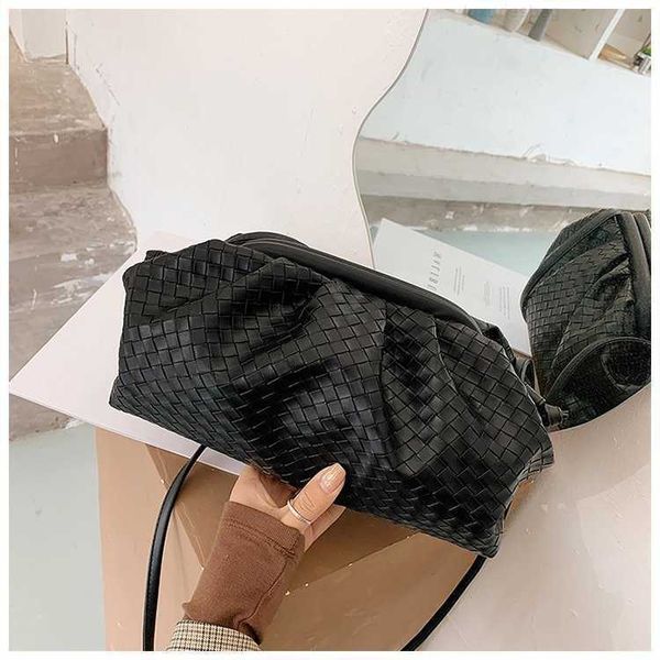 botega venates jodie mini teen intrecciato pouch women's hand woven cloud messenger high sense atmosphere handheld dumpling armpit bag
botega venates jodie mini teen intrecciato pouch women's hand woven cloud messenger high sense atmosphere handheld dumpling armpit bag