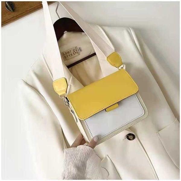 the small square bag female 2021 korean version of pu contrast color flap wild chain fashion shoulder
the small square bag female 2021 korean version of pu contrast color flap wild chain fashion shoulder