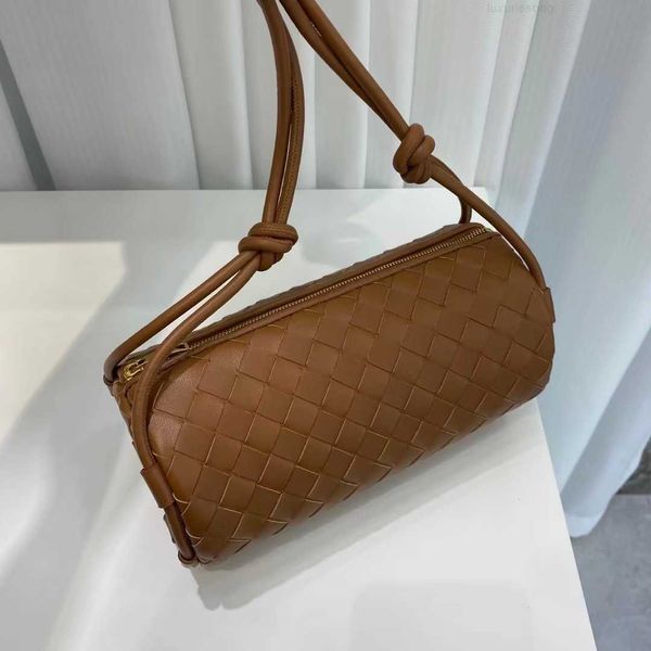 botega venates jodie mini teen intrecciato pouch women's autumn and winter woven cylinder fashion leather shoulder versatile texture cr
botega venates jodie mini teen intrecciato pouch women's autumn and winter woven cylinder fashion leather shoulder versatile texture cr
