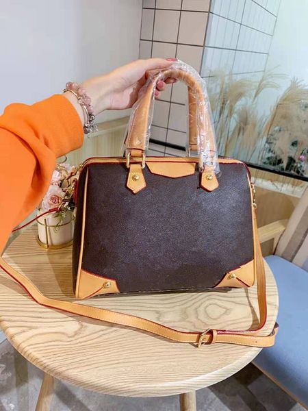 brand new genuine leather handbag shoulder in the fashion design portable presbyopic pack his bags totes womens purses the handbags
brand new genuine leather handbag shoulder in the fashion design portable presbyopic pack his bags totes womens purses the handbags