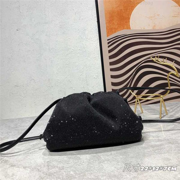 botega venates jodie mini teen intrecciato small crystal diamond cloud fashion trend versatile one shoulder messenger soft leather dumpling
botega venates jodie mini teen intrecciato small crystal diamond cloud fashion trend versatile one shoulder messenger soft leather dumpling