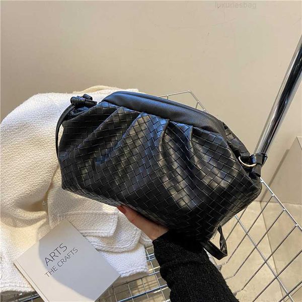 botega venates jodie mini teen intrecciato pouch small autumn fashion versatile niche design single shoulder underarm pleated crossbody clou
botega venates jodie mini teen intrecciato pouch small autumn fashion versatile niche design single shoulder underarm pleated crossbody clou