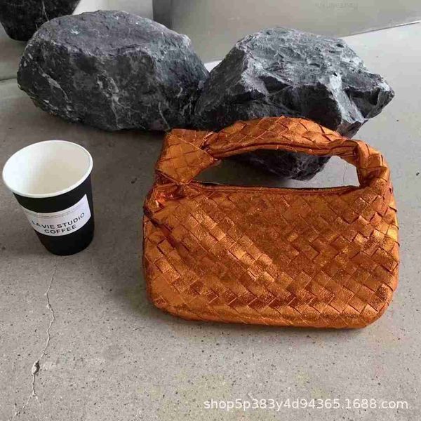 botega venates jodie mini teen intrecciato pouch handwoven underarm made of metal material small candy colored cloud bag 51h1
botega venates jodie mini teen intrecciato pouch handwoven underarm made of metal material small candy colored cloud bag 51h1