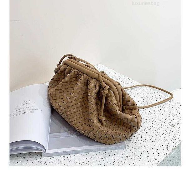 botega venates jodie mini teen intrecciato pouch soft leather woven net red cloud fan yangqi women's tide dumpling bag one shoulder mes
botega venates jodie mini teen intrecciato pouch soft leather woven net red cloud fan yangqi women's tide dumpling bag one shoulder mes