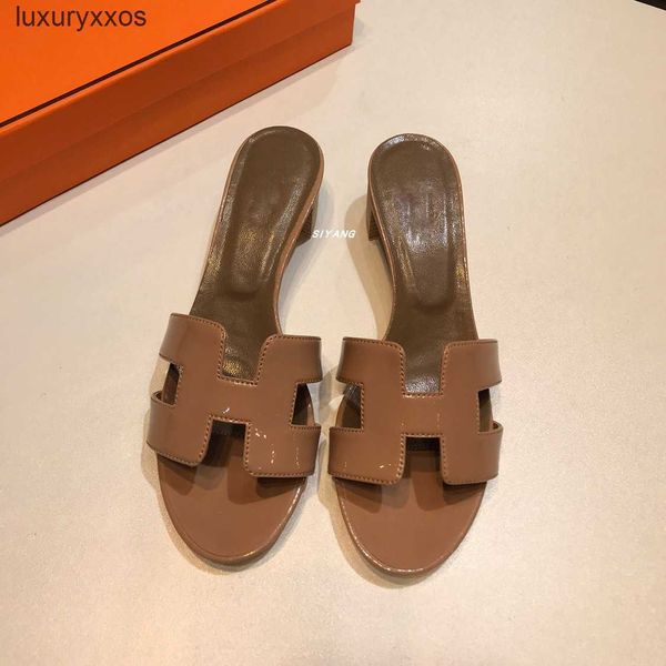 beach shoe hermas all-around sandals leather slipper wear summer designer high-heeled outside rhinestone thick heel uldr
beach shoe hermas all-around sandals leather slipper wear summer designer high-heeled outside rhinestone thick heel uldr